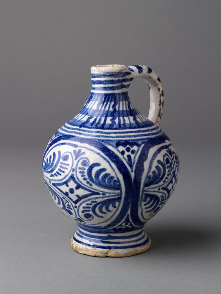 1964.0684 Delft jug  or bottle