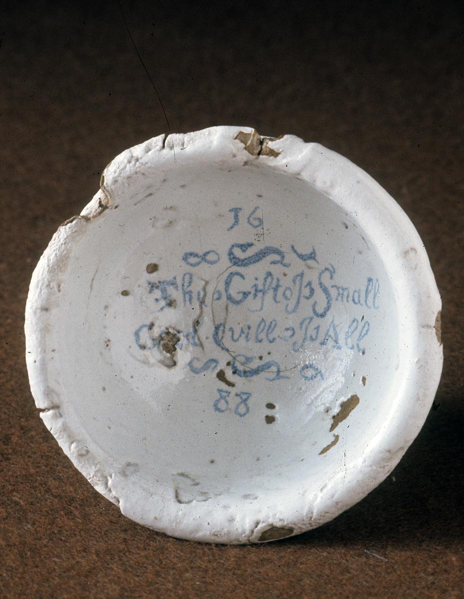 1964.0689 Delftware salt or ointment pot top