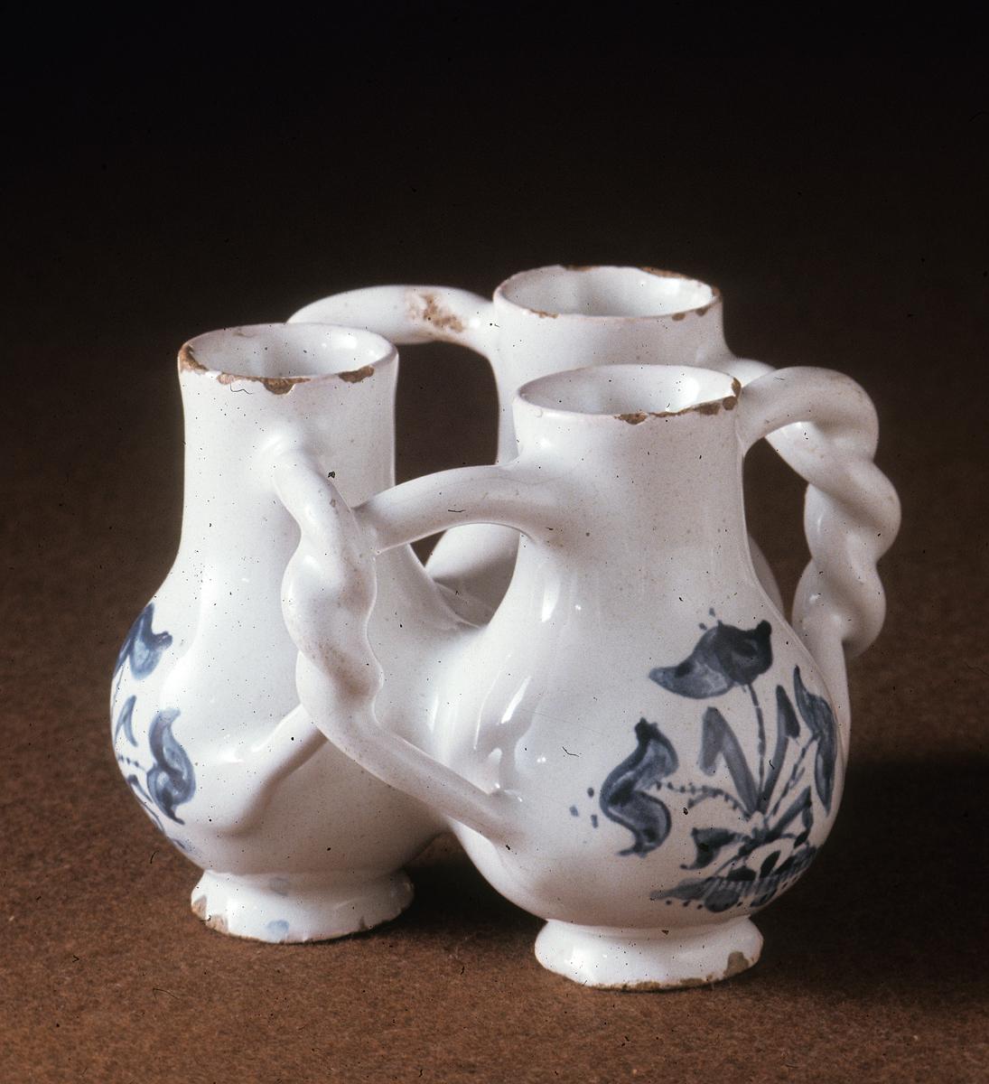1964.0690 Cup, Fuddling cup