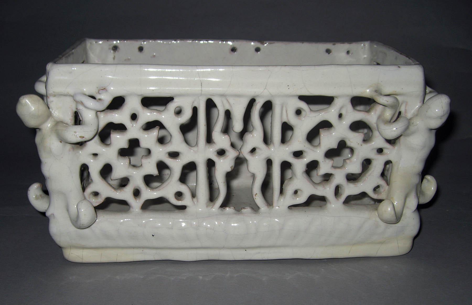 1964.0703 Earthenware box