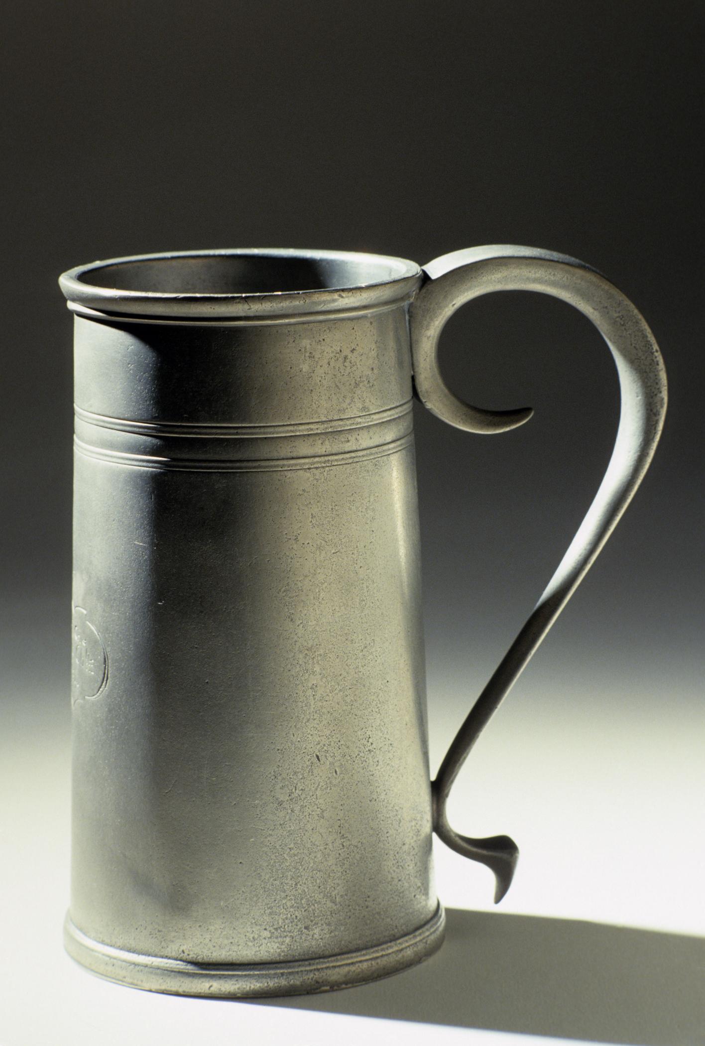 1964.0705 Pewter flagon (view 2)