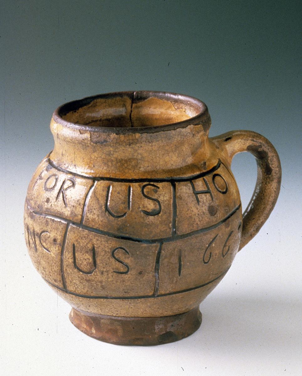 1964.0714 Slipware 1667 Honey pot