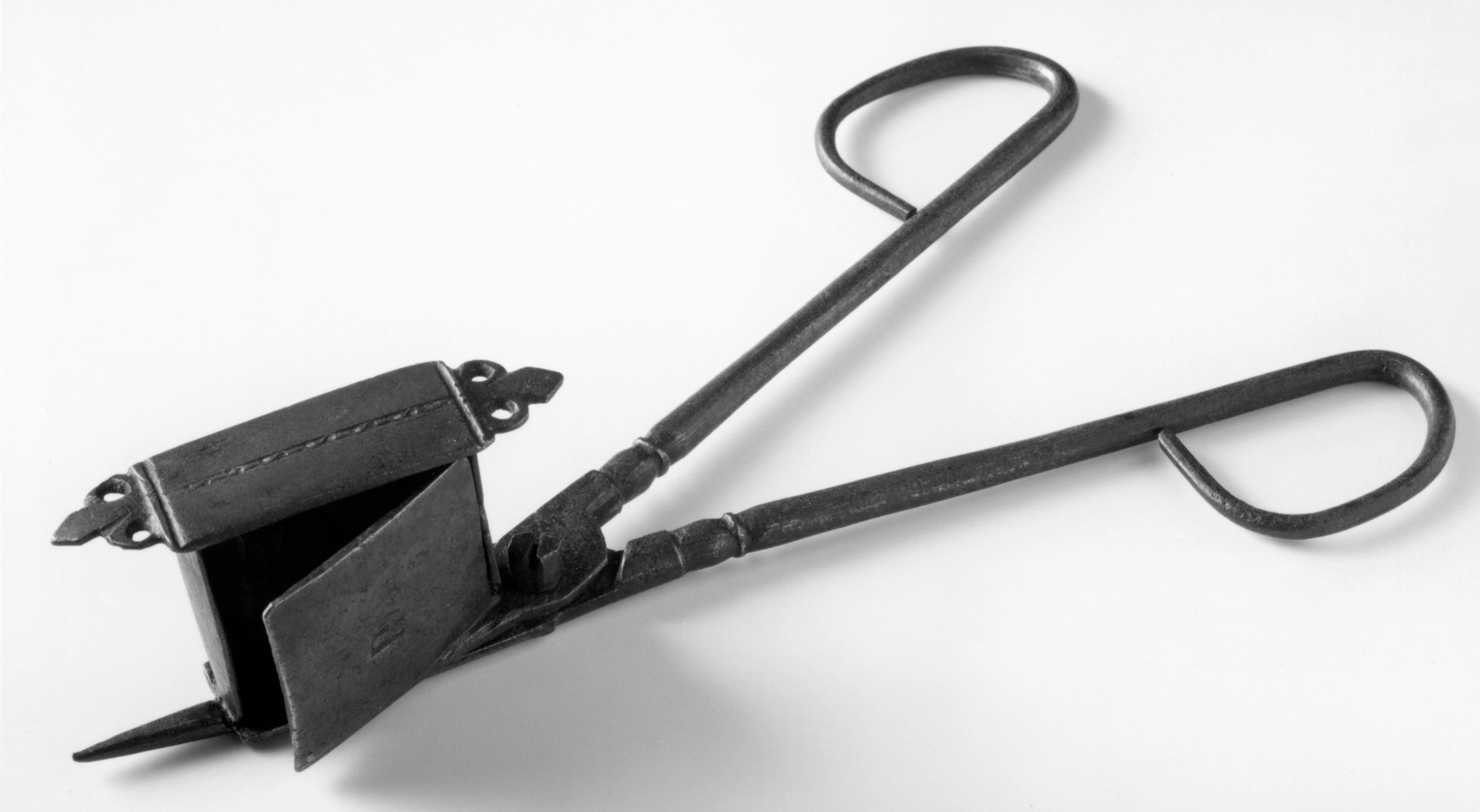 1964.0732 Snuffer