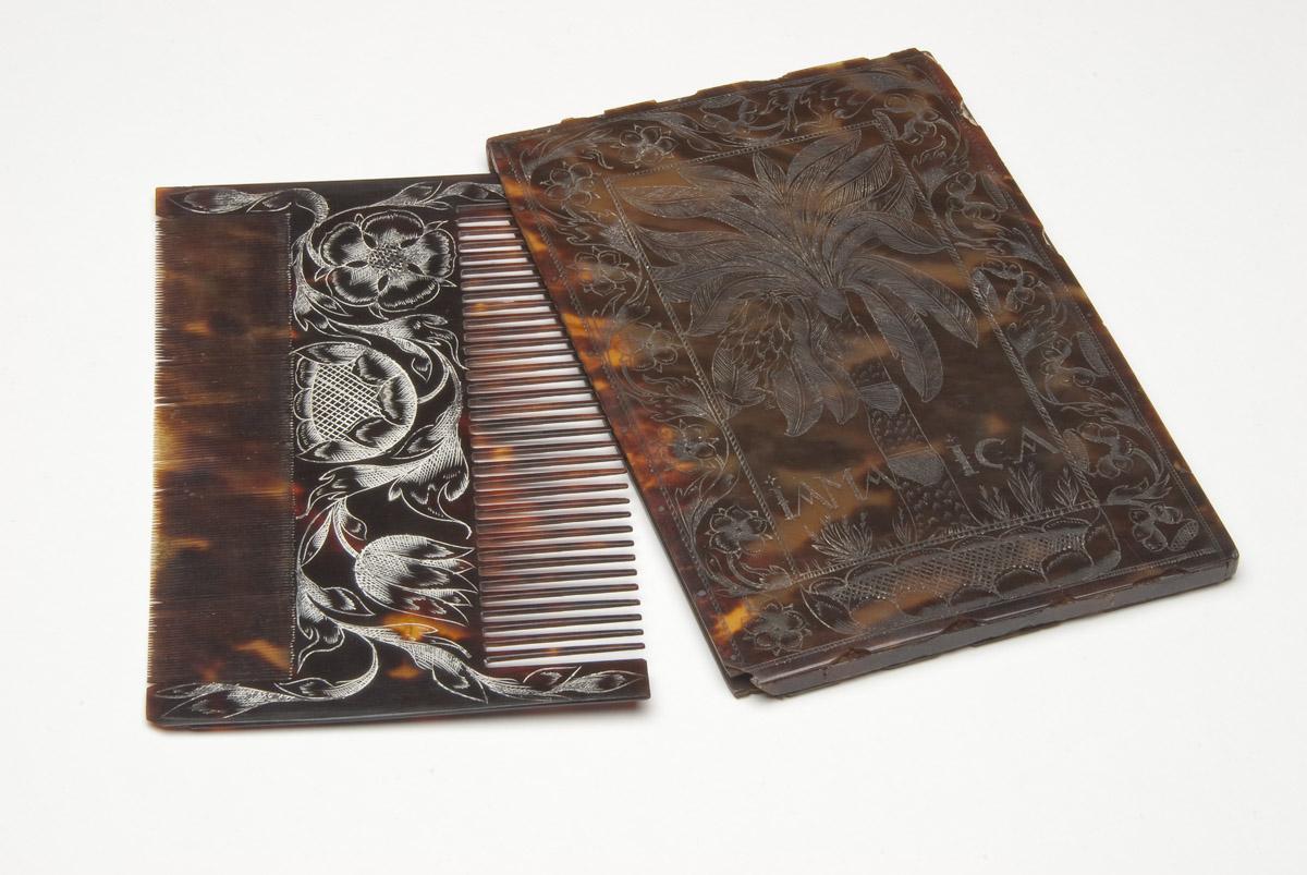 1964.0743 A, B Comb and case