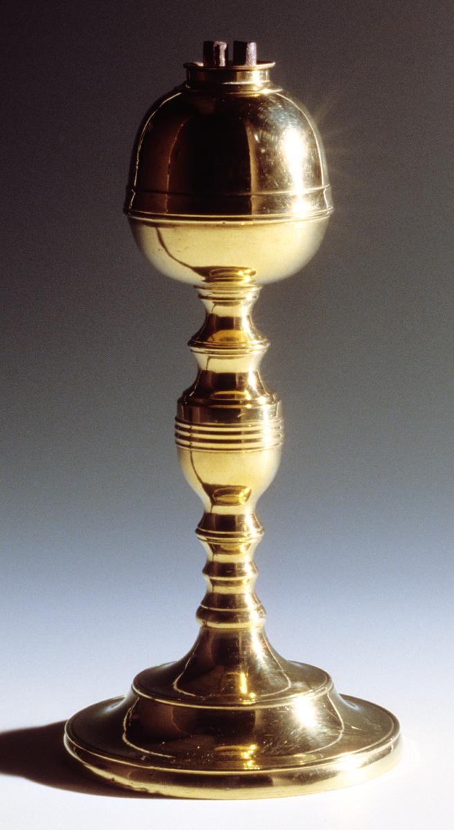 1964.0781 Lamp, View 2