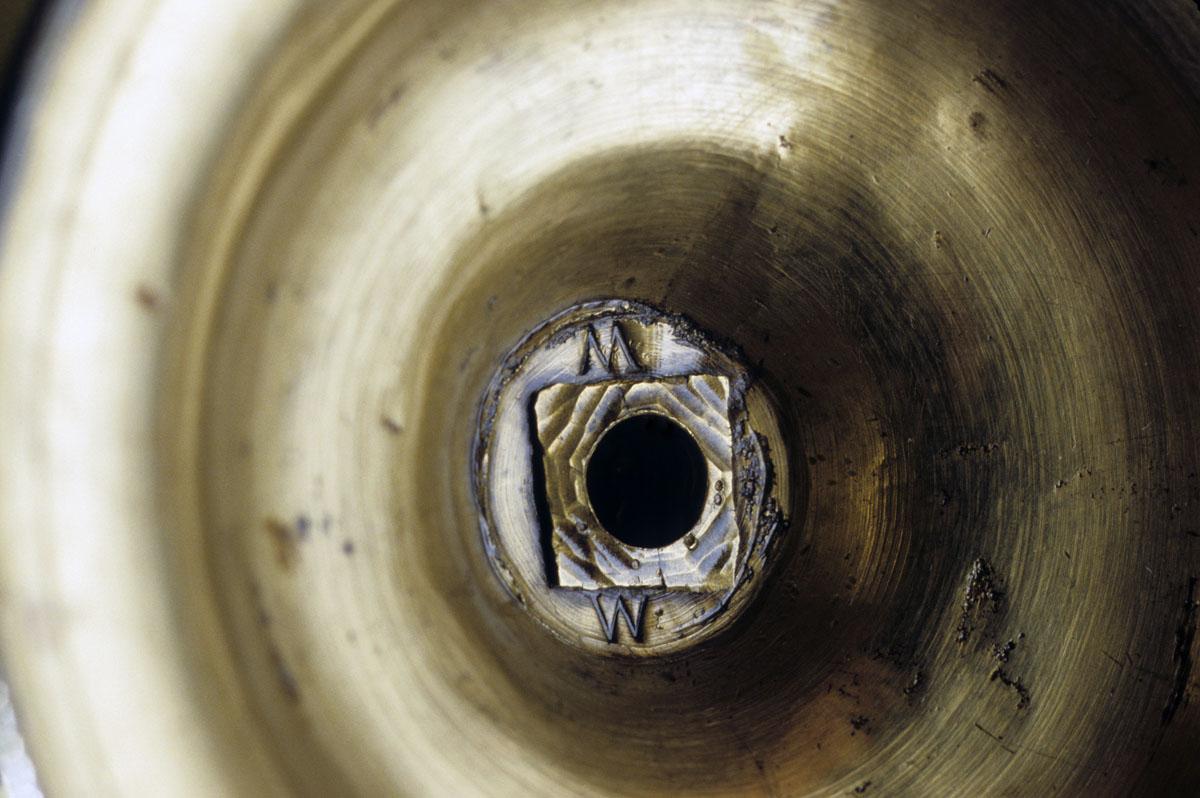 1964.0781 Lamp detail