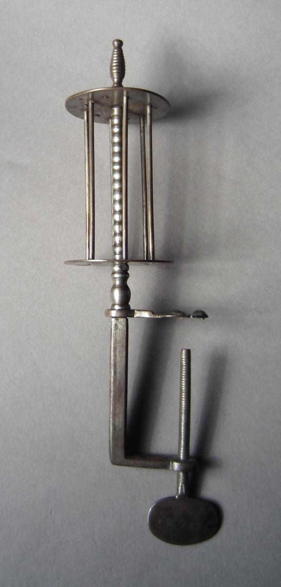 1964.0788 A-B Winding clamp, View 1