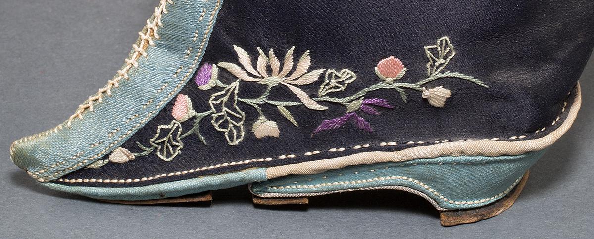 1964.0799 A Shoe, detail