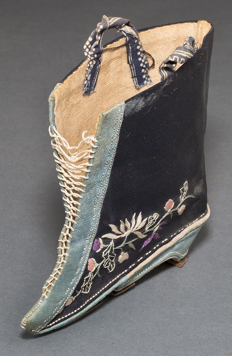 1964.0799 A Shoe, view 2