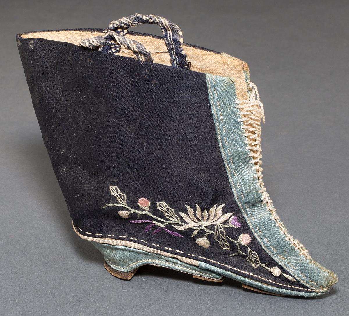 1964.0799 B Shoe