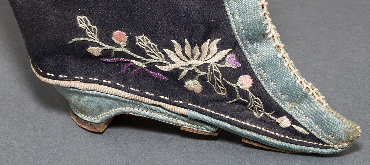 1964.0799 B Shoe, detail