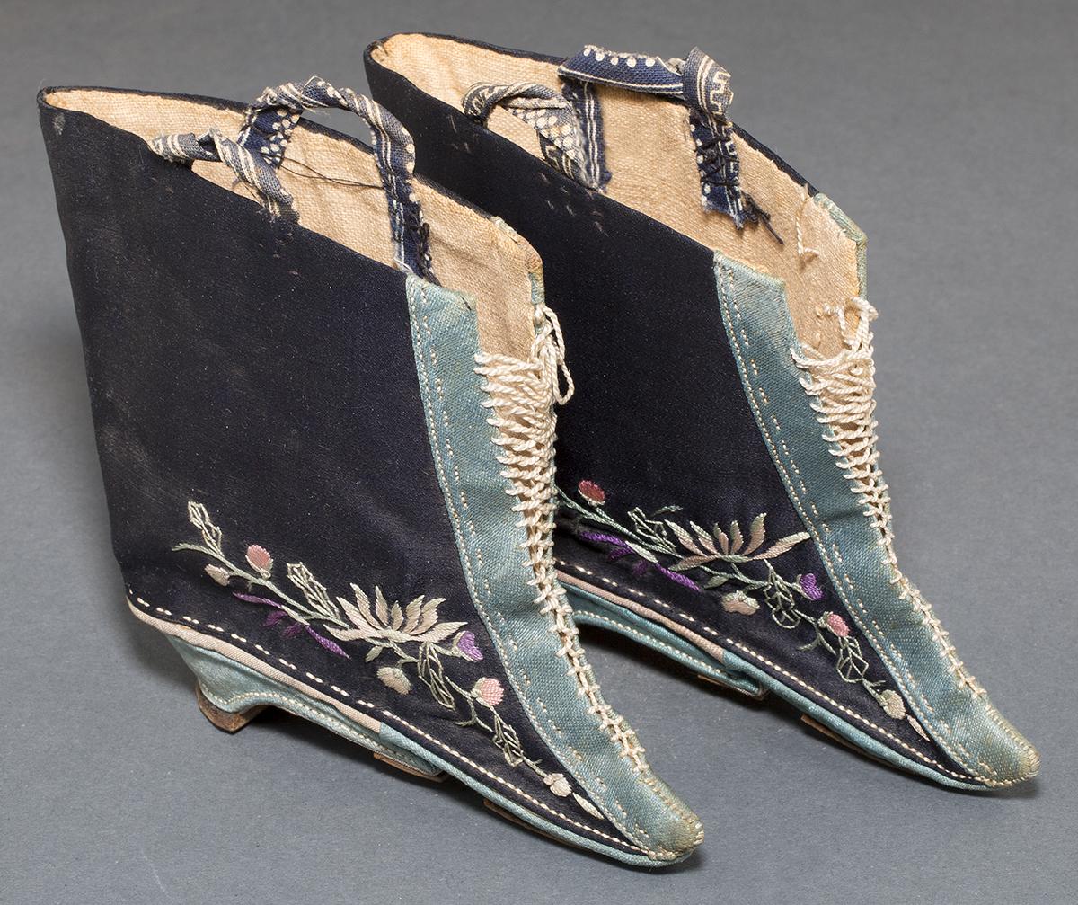 1964.0799 A, B Shoes