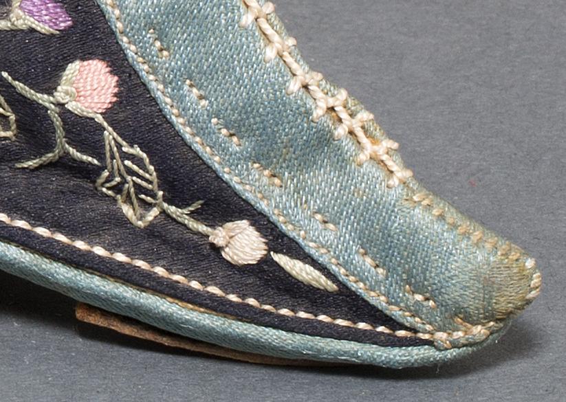 1964.0799 B Shoe, detail 3 KE