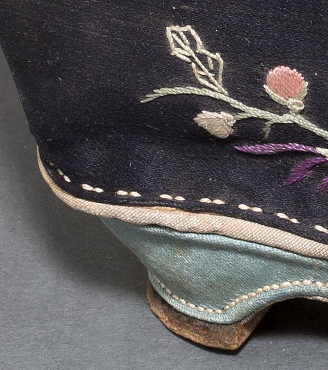 1964.0799 B Shoe, detail 5 KE