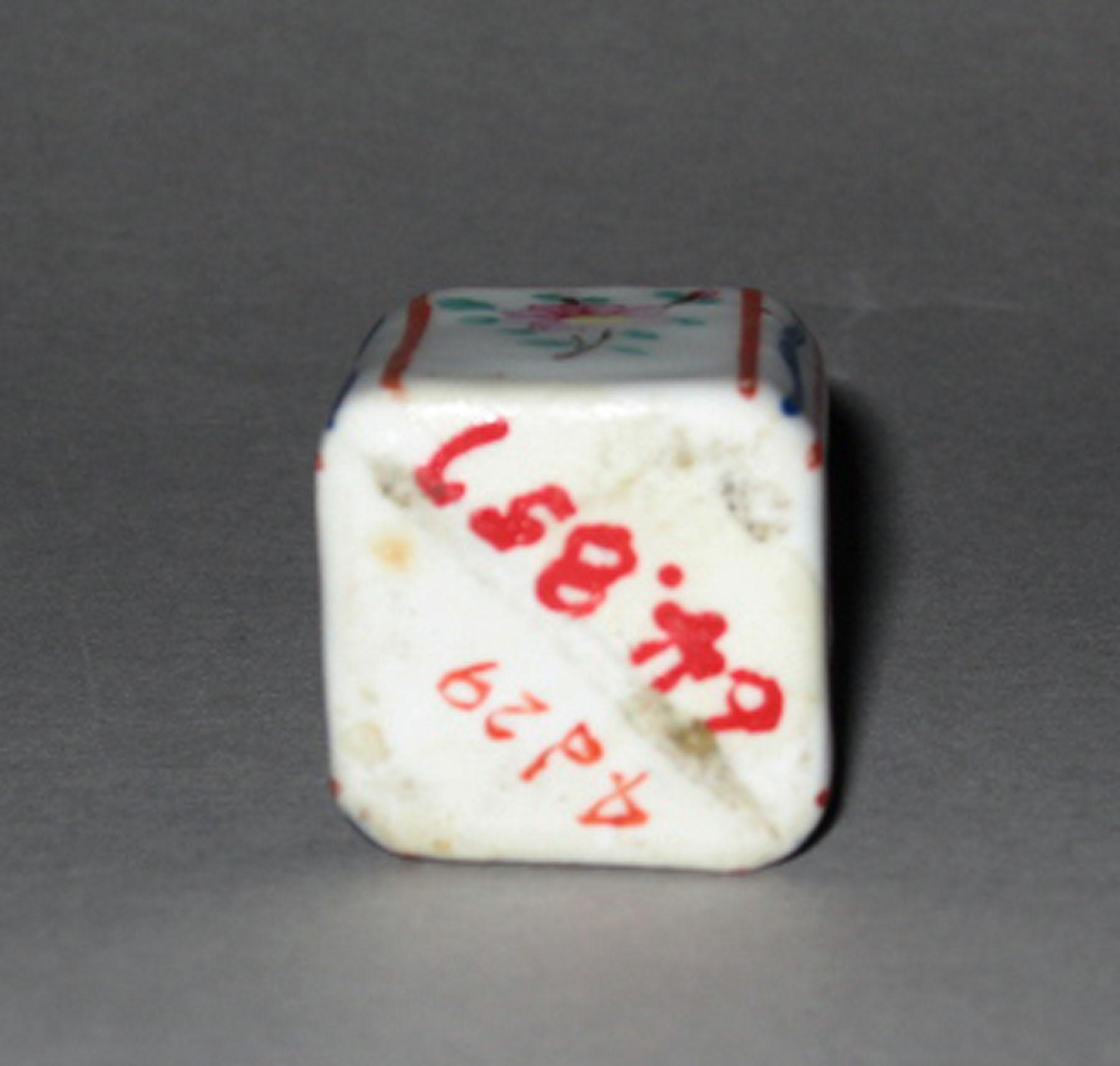 1964.0857 Porcelain scent bottle (underside)