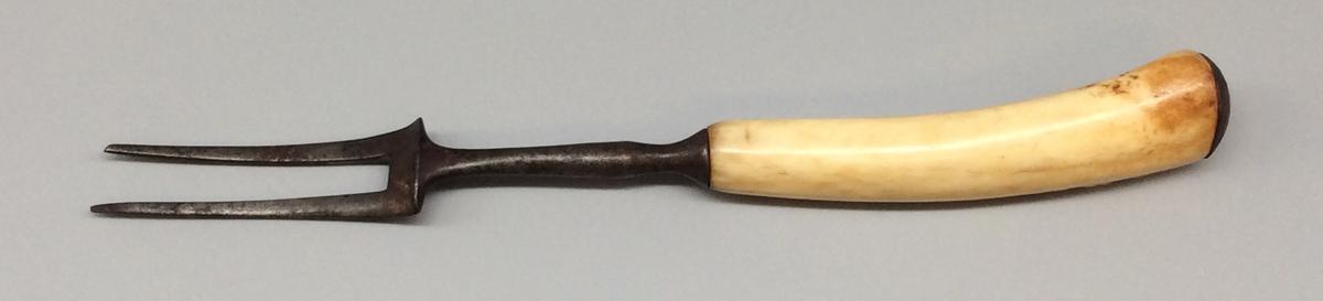 1955.0611 Fork, view 1