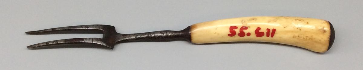 1955.0611 Fork, view 2