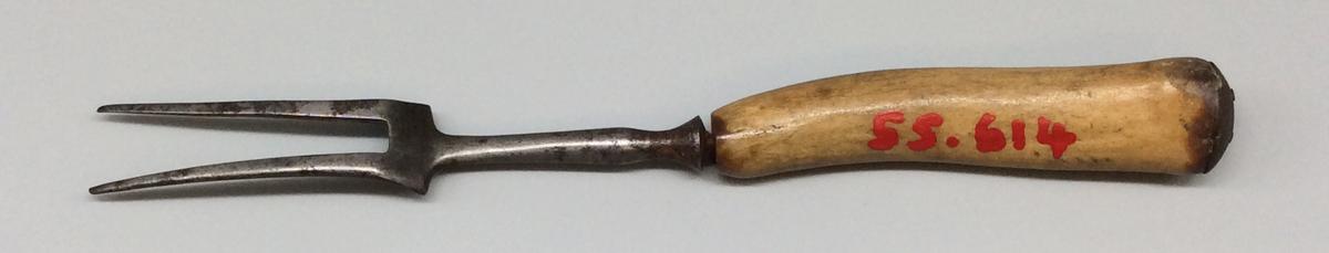 1955.0614 Fork, view 2