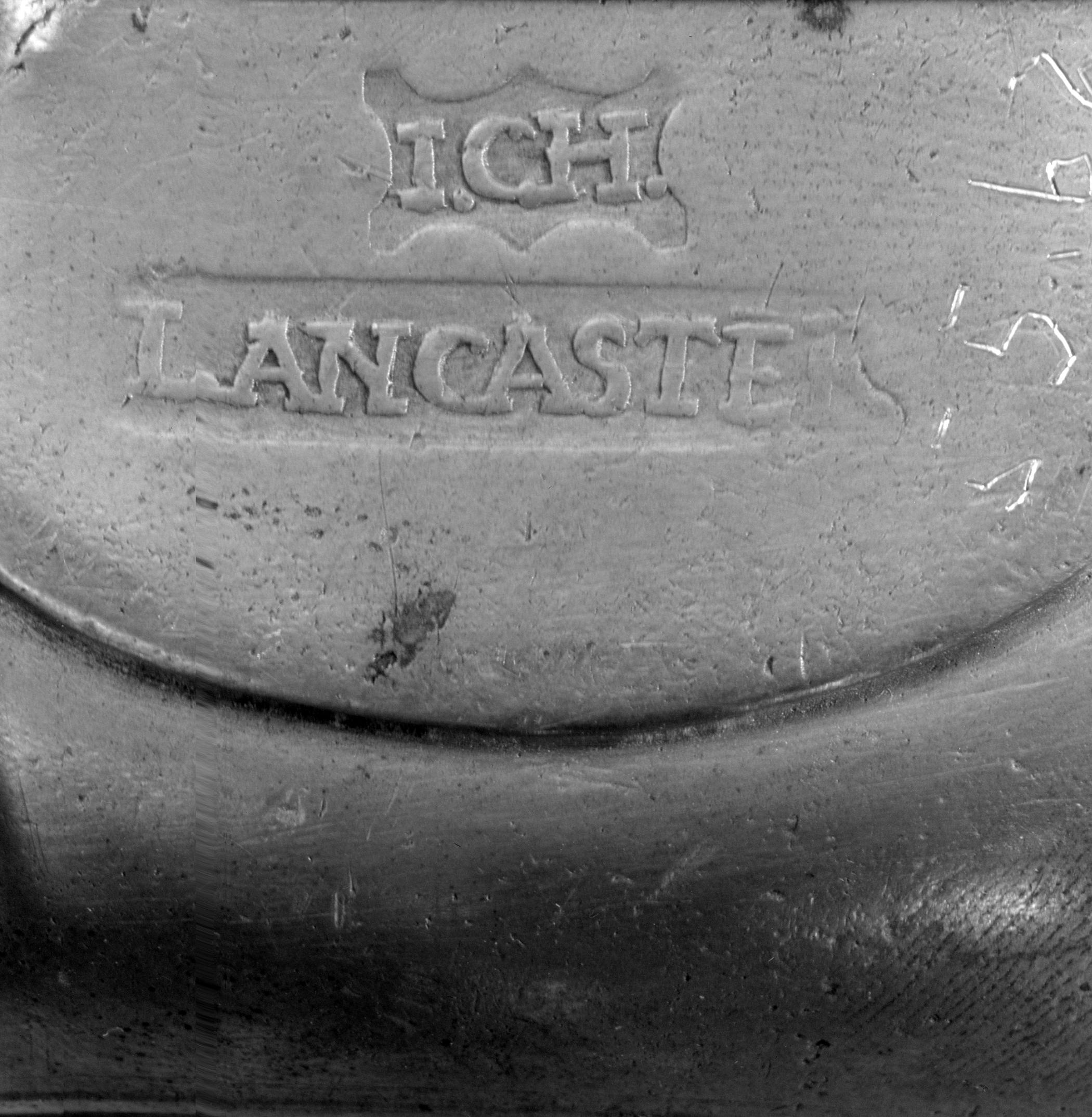 1955.0623 Pewter flask (marks)