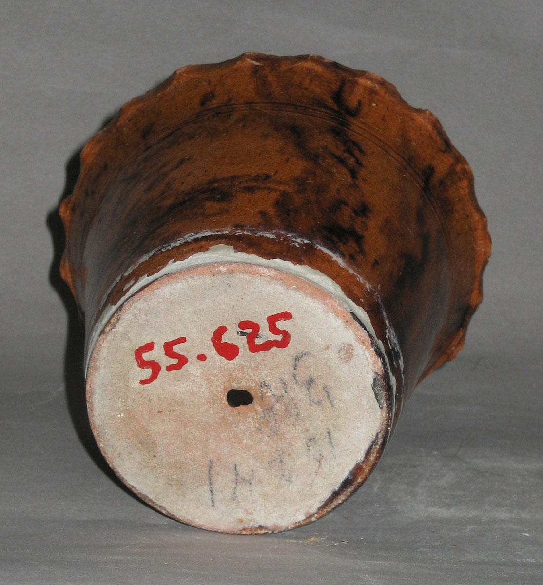 1955.0625 Flowerpot (bottom)