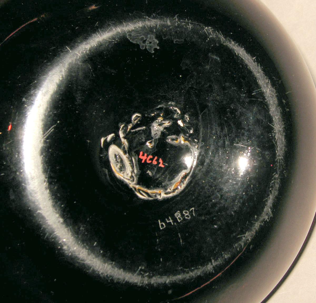 1964.0887 Glass Bottle underside