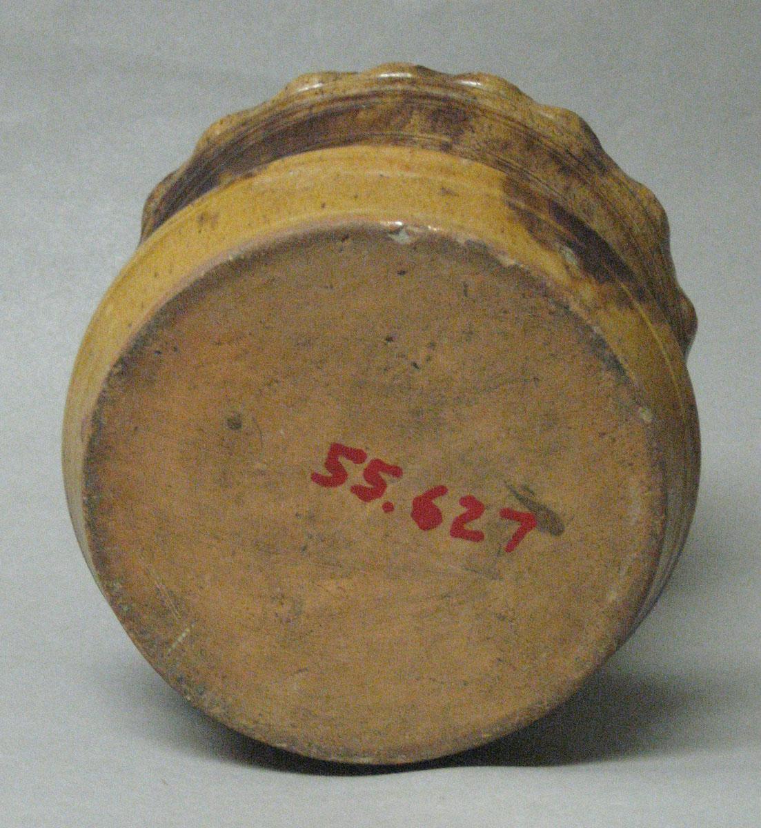1955.0627 Flowerpot (bottom)