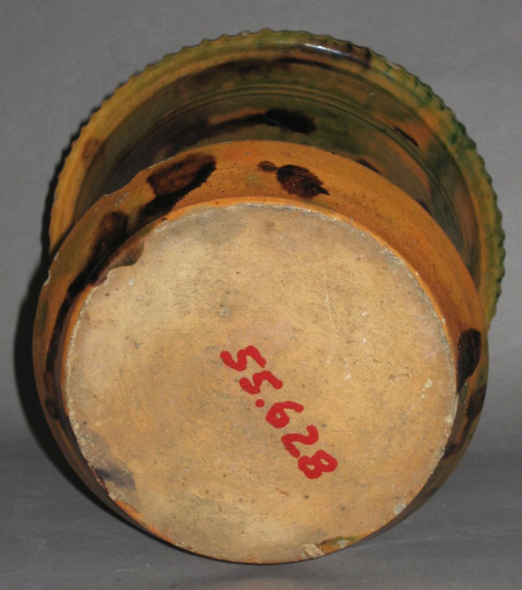 1955.0628 Flowerpot (bottom)