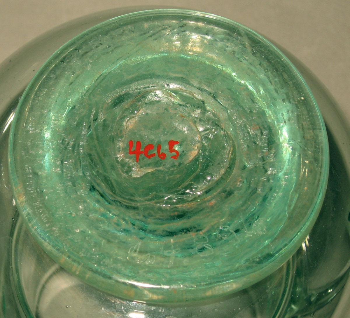 1964.0896 Glass vase (underside)