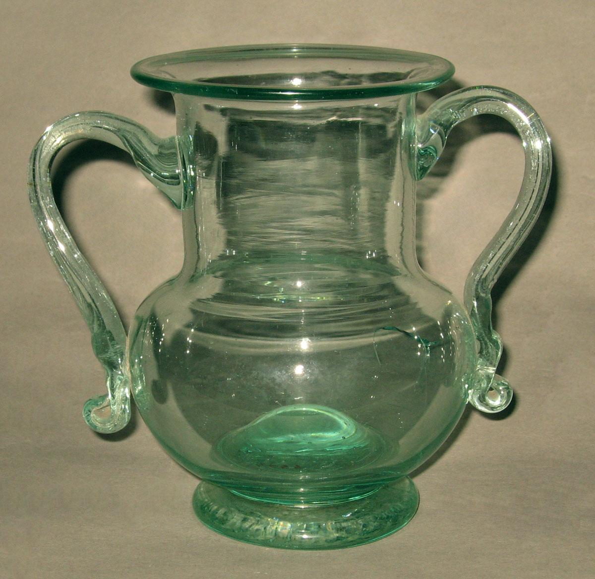 1964.0897 Glass vase