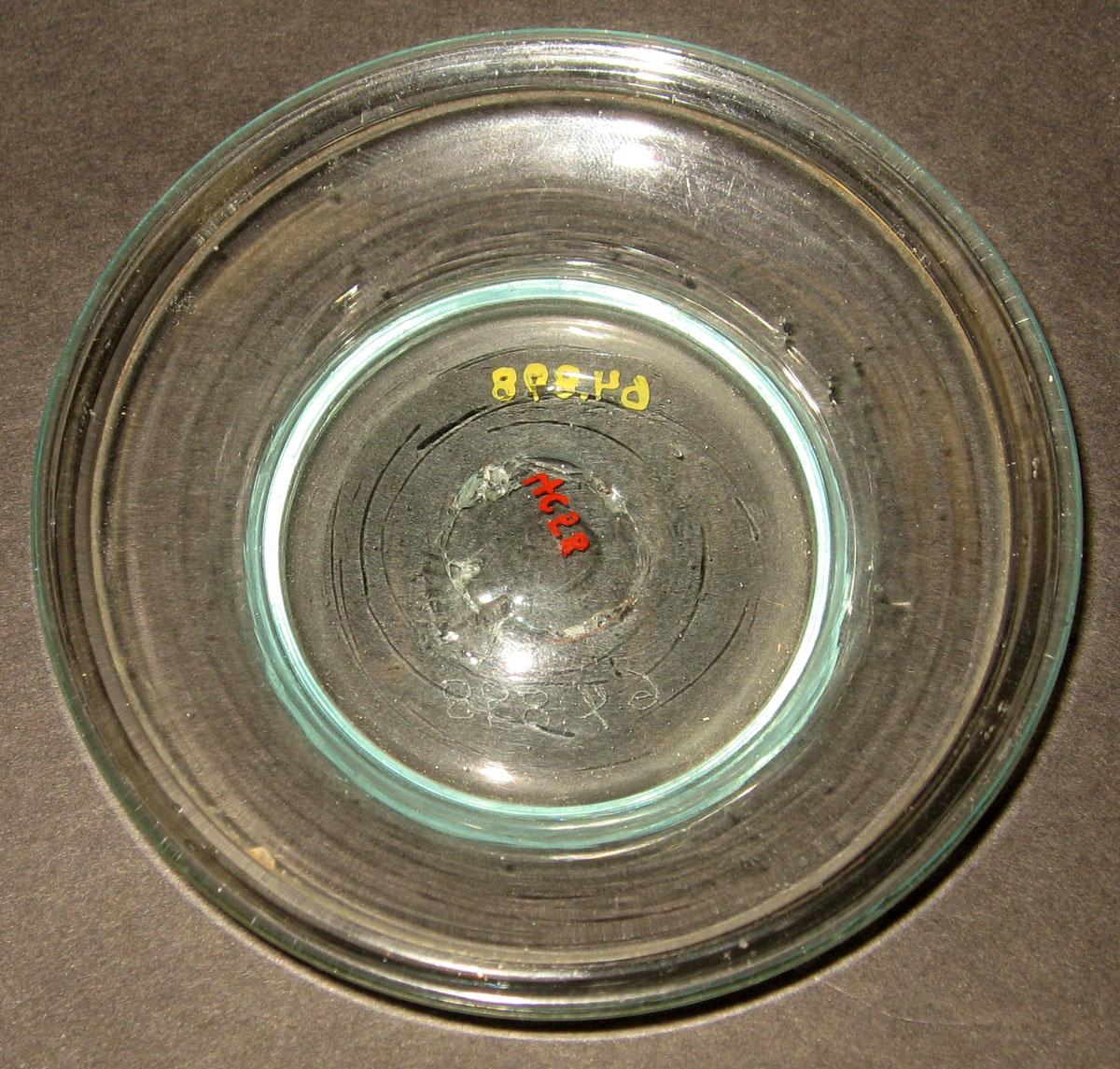 1964.0898 Glass dish