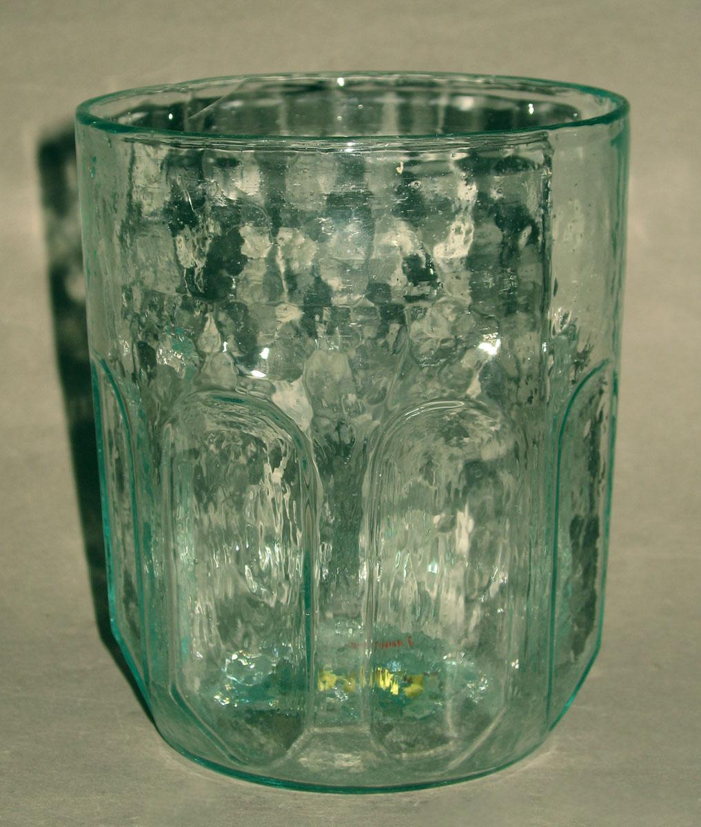 1964.0899 Glass tumbler