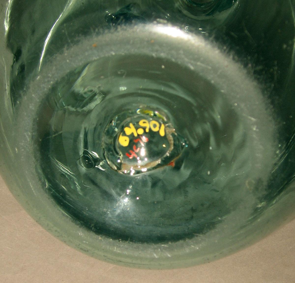 1964.0901 Glass jug (underside)