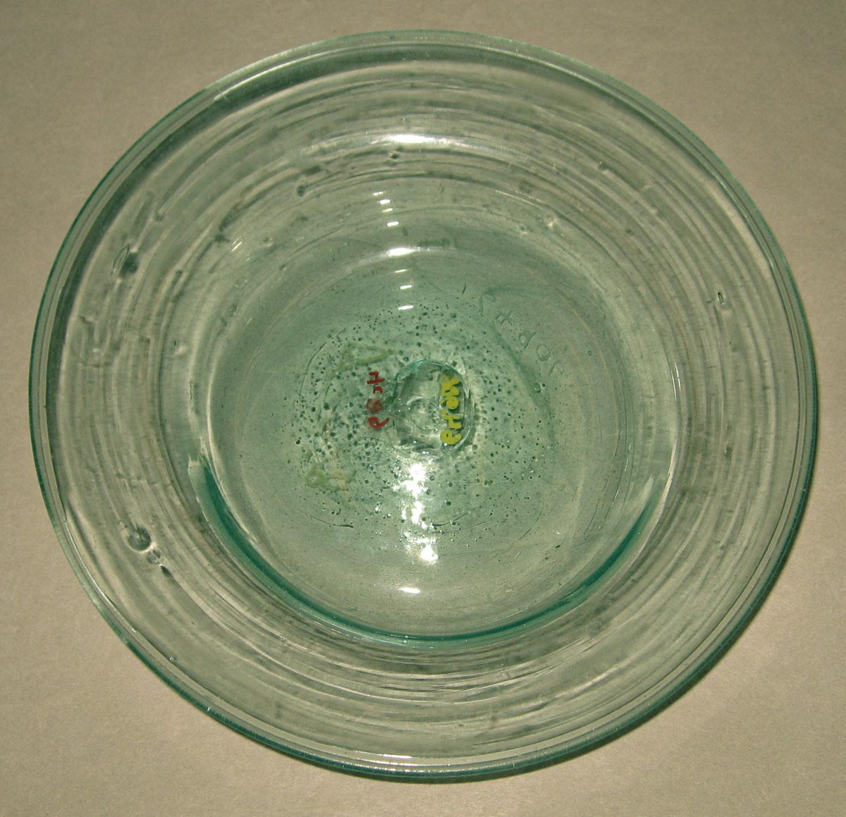 1964.0906 Glass dish