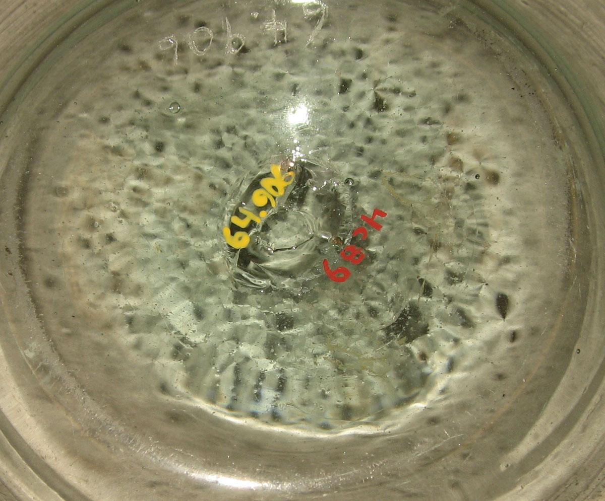 1964.0906 Glass dish (underside)