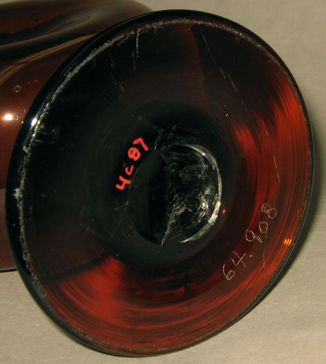 1964.0908 Glass jug (underside)