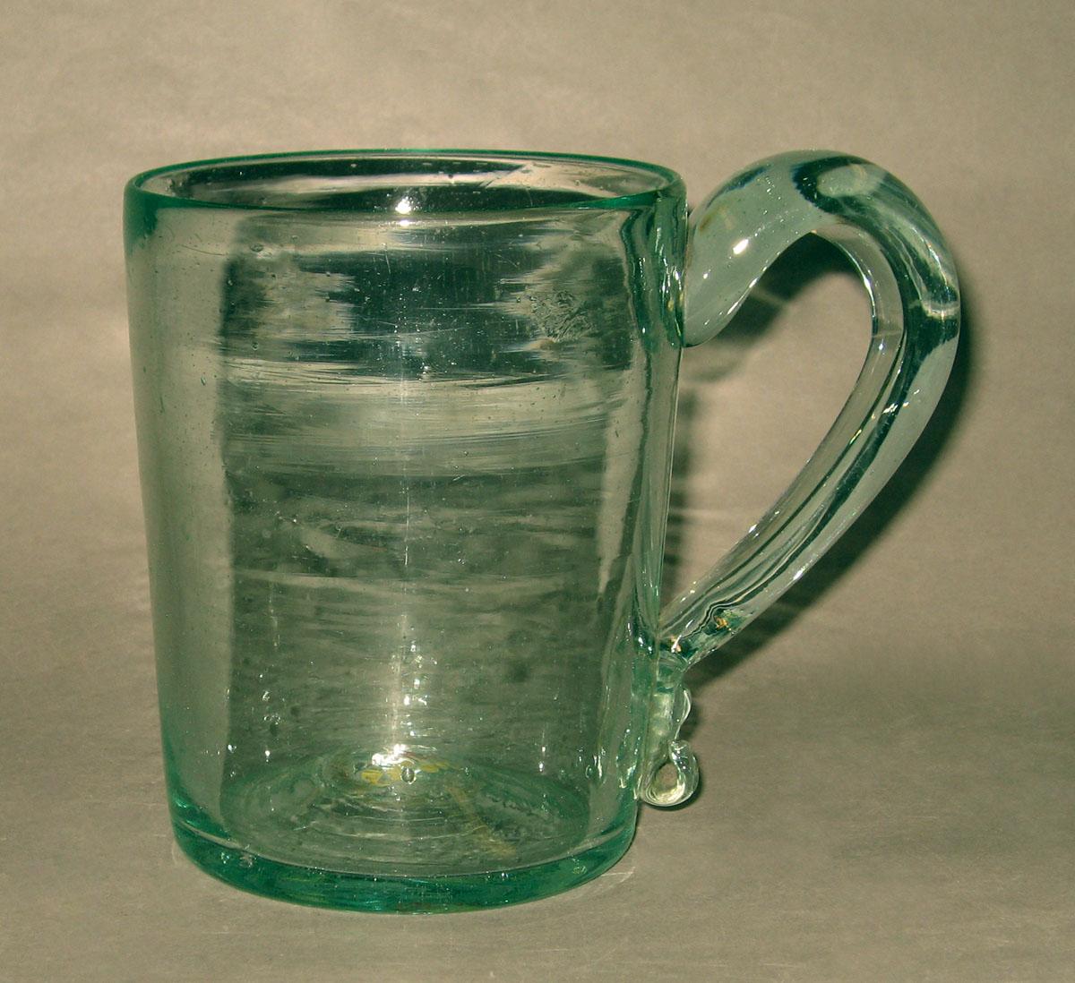1964.0910 Glass mug