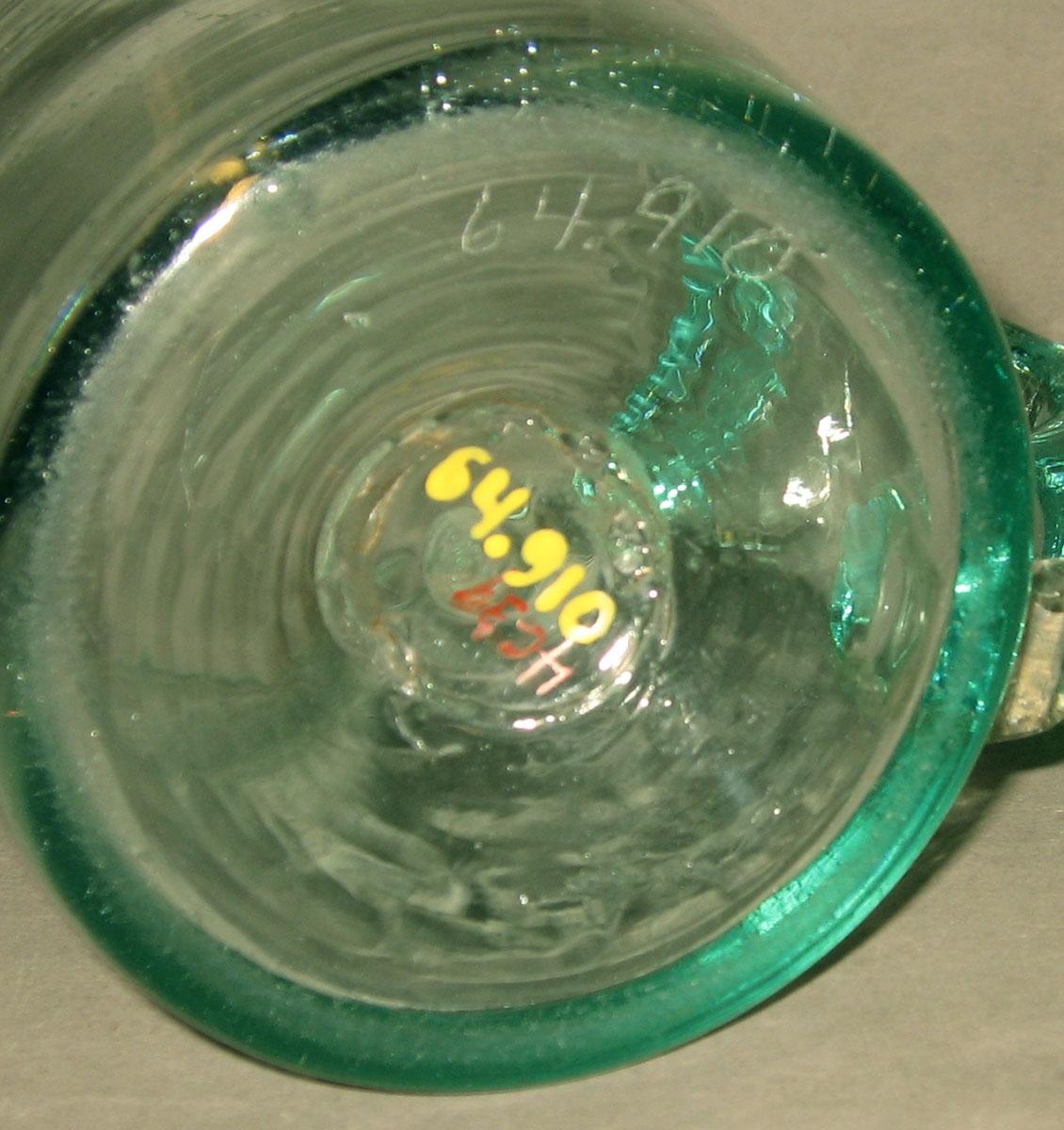 1964.0910 Glass mug (underside)