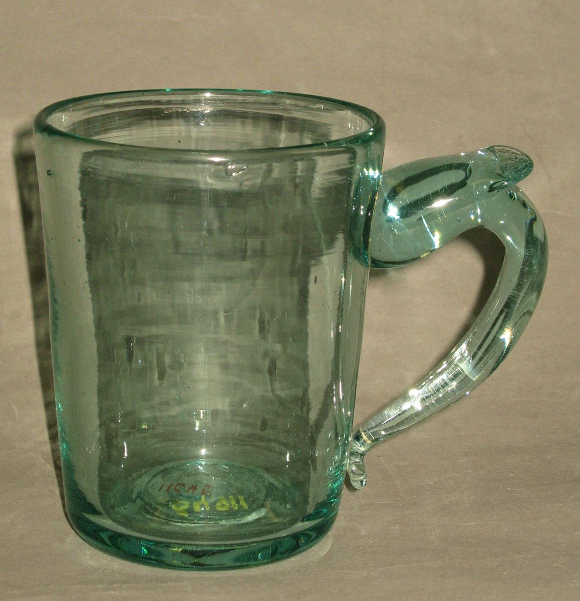 1964.0911 Free-blown glass mug