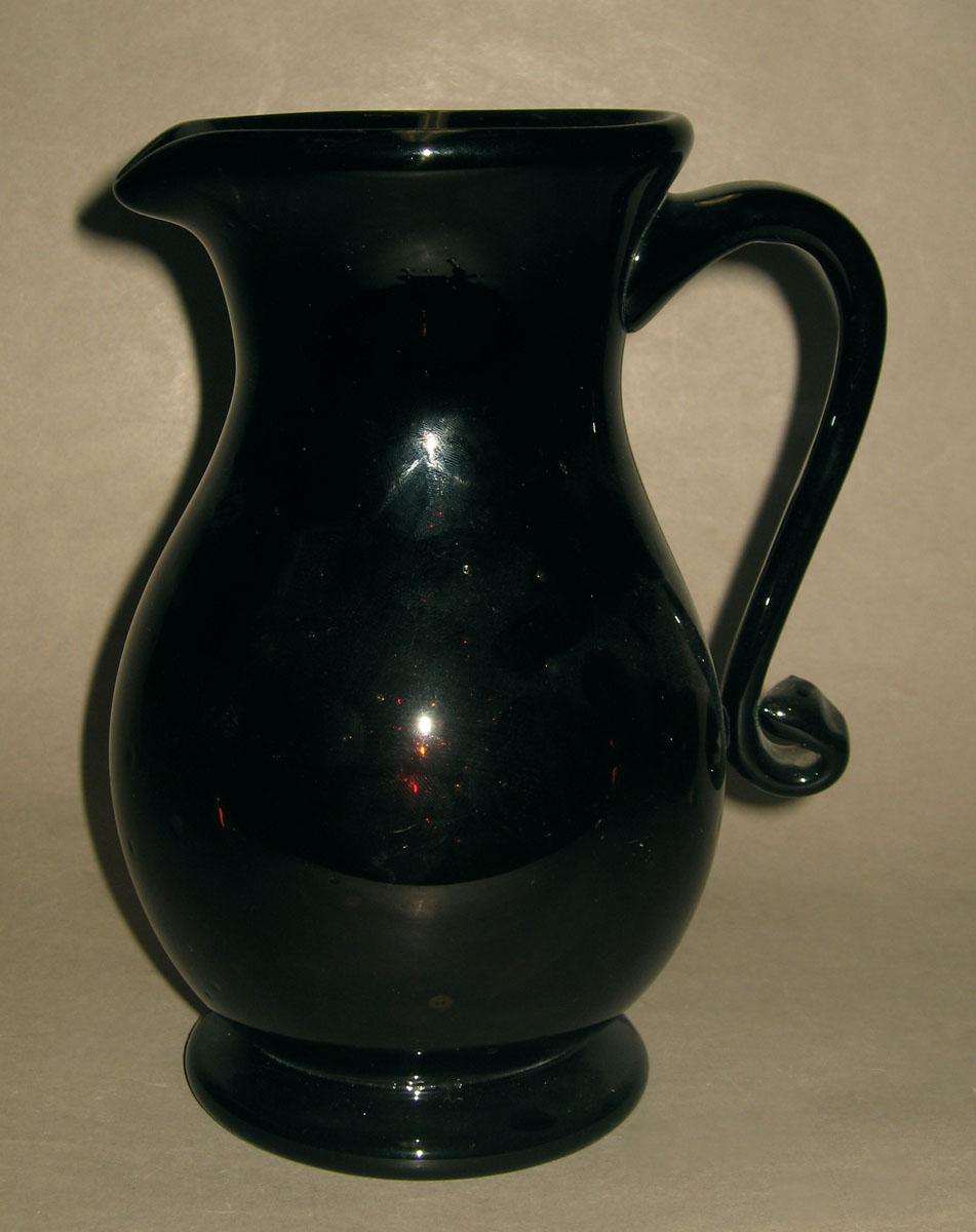 1964.0912 Glass jug