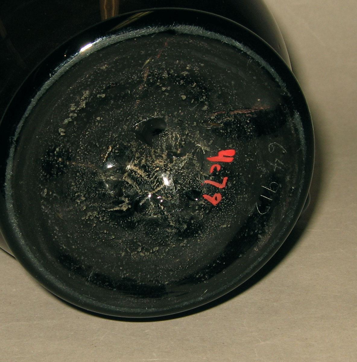 1964.0912 Glass jug (underside)