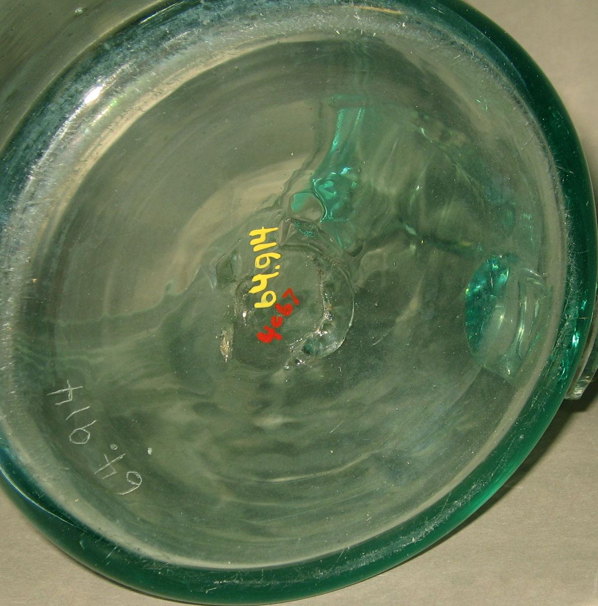 1964.0914 Glass mug (underside)