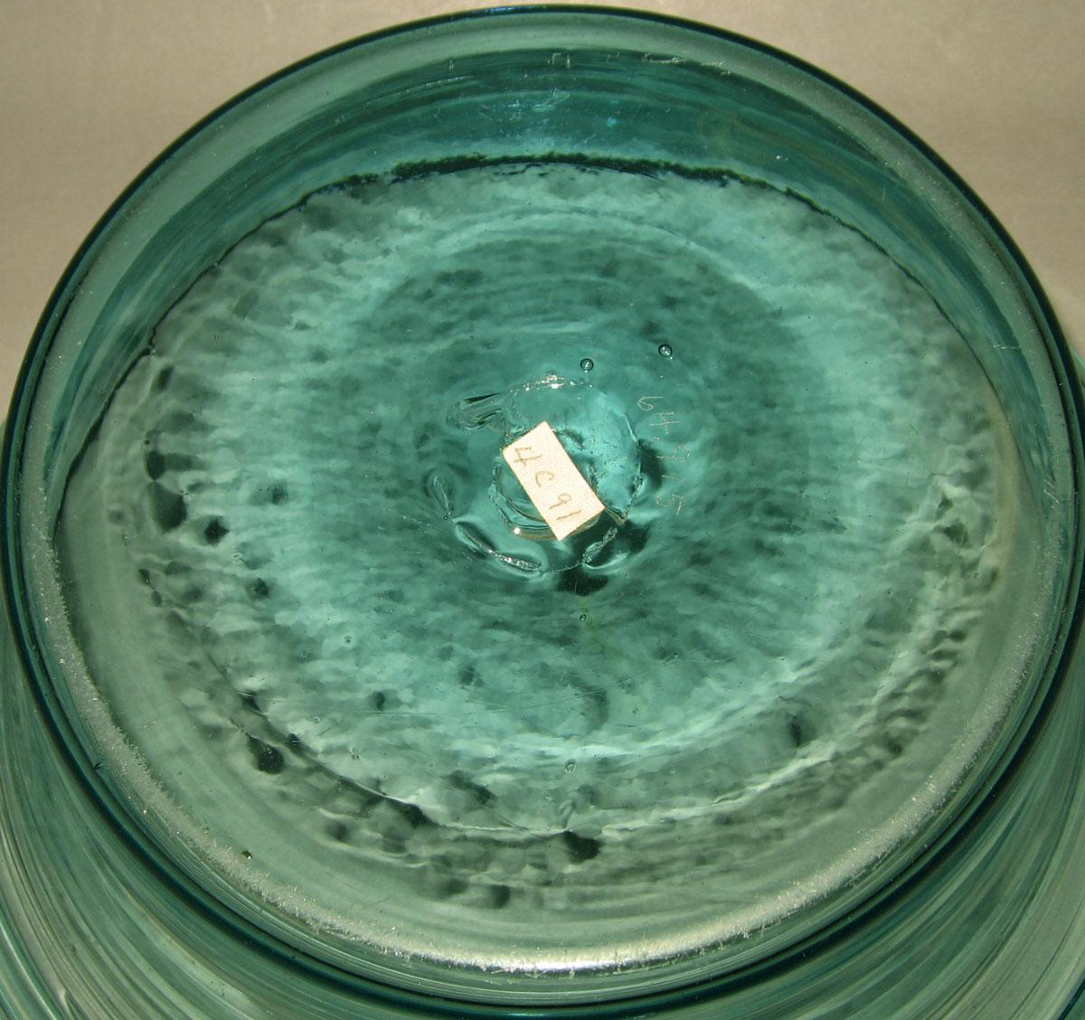 1964.0915 Free-blown glass dish (underside)