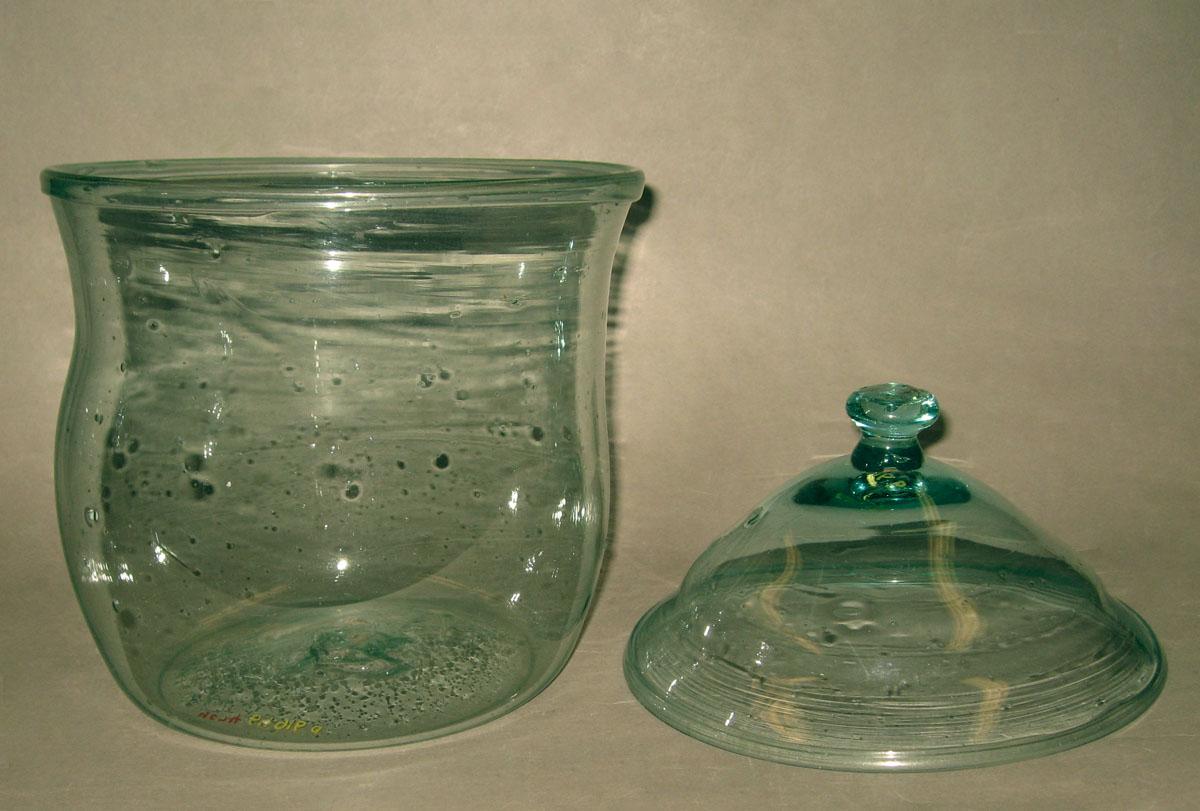 1964.0916 A, B Bowl and cover