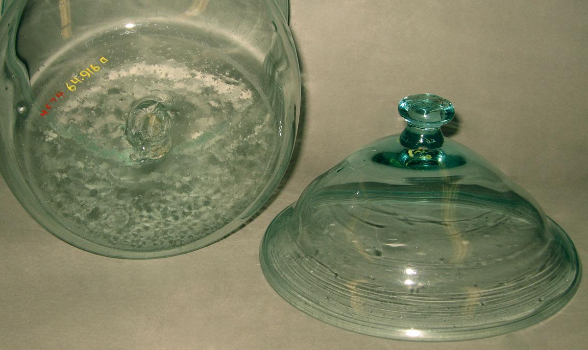 1964.0916 A, B Bowl and cover (detail)