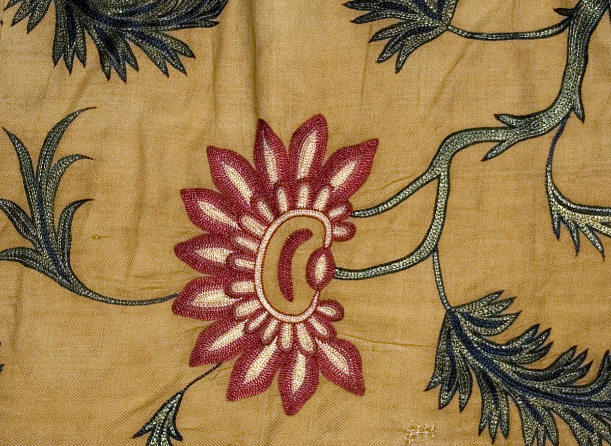 1955.0630 C Window Hanging, Valance, Pattern Detail