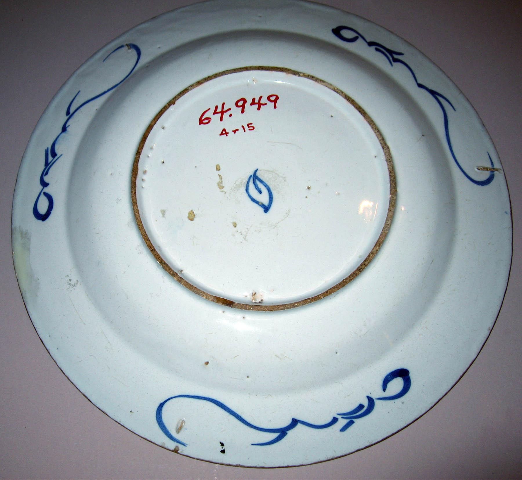 1964.0949 Earthenware plate (underside)