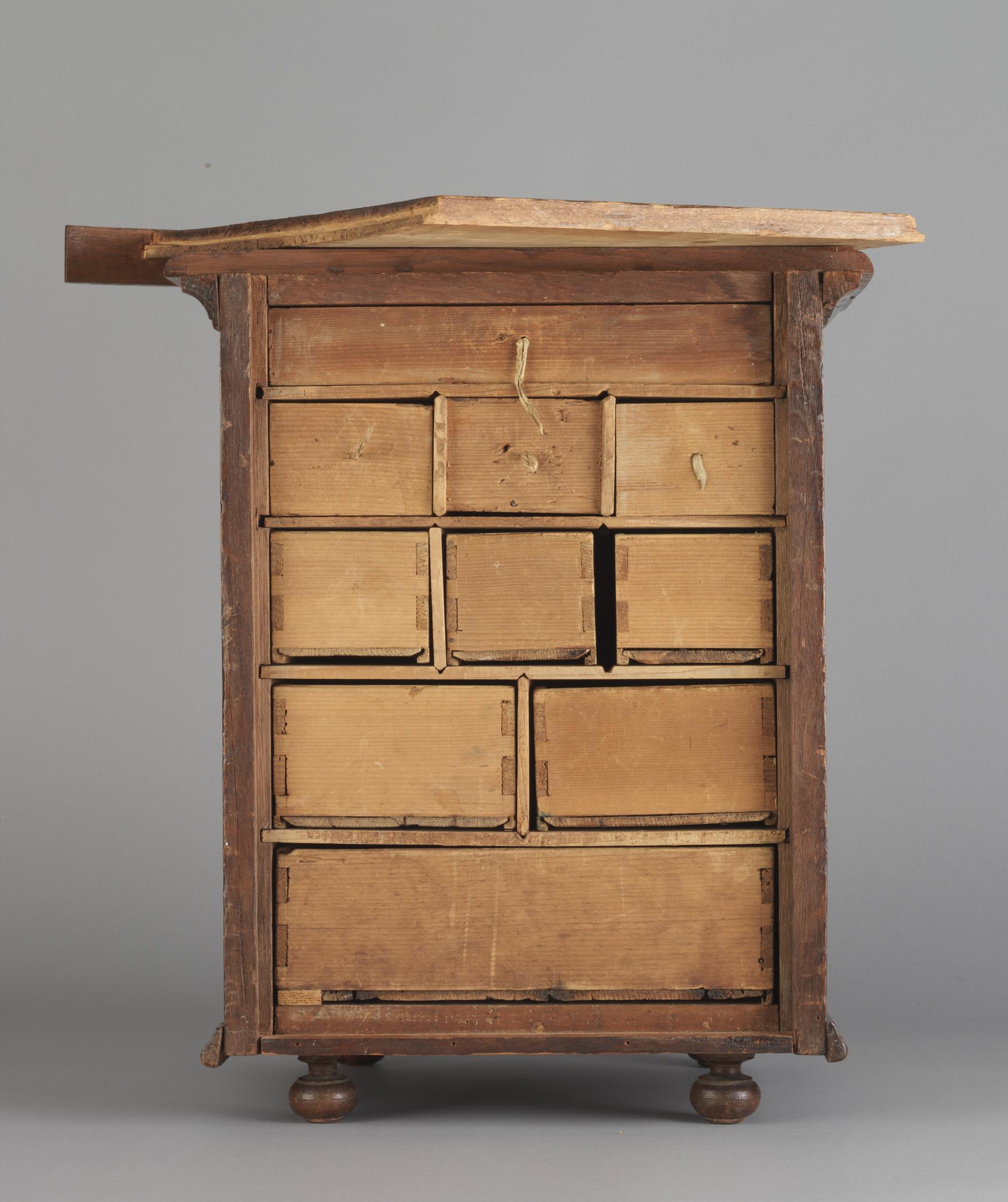 1964.0965 Chest, view 4