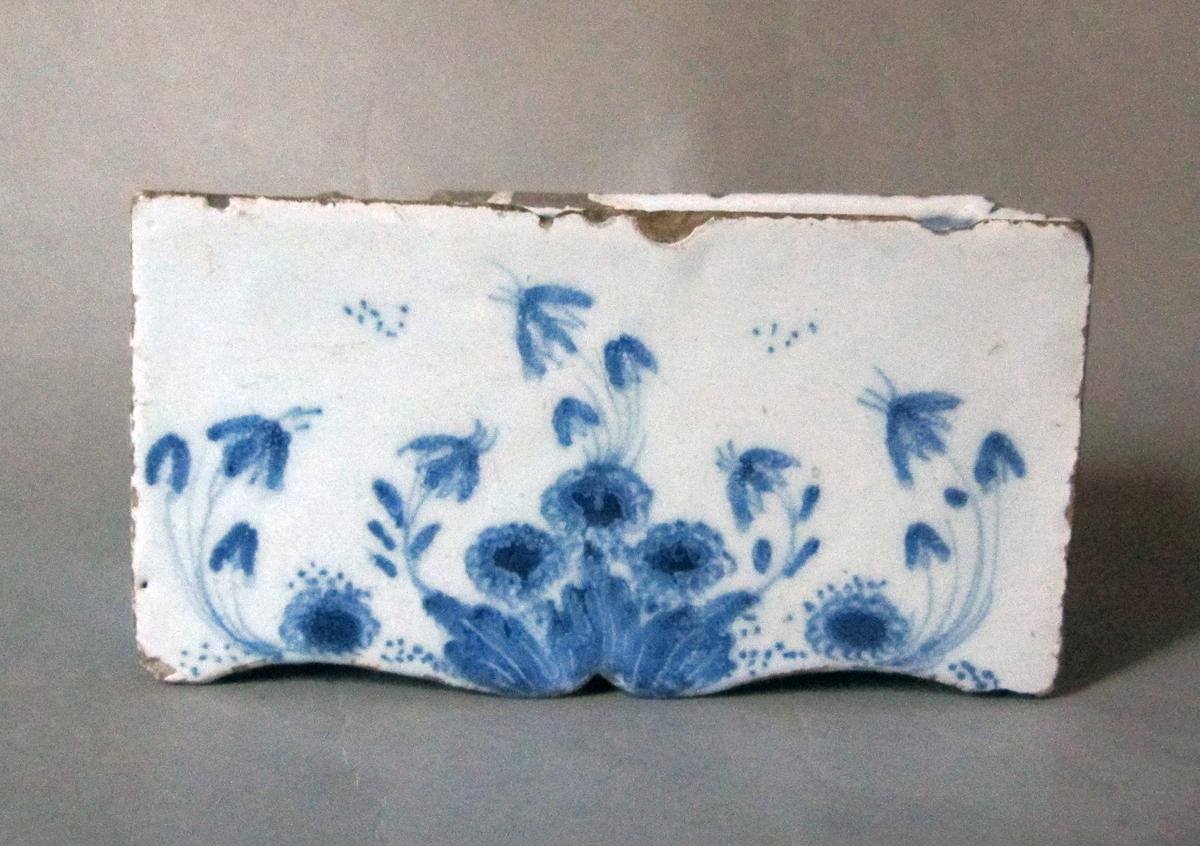 1964.0971.001 Delft flower container front