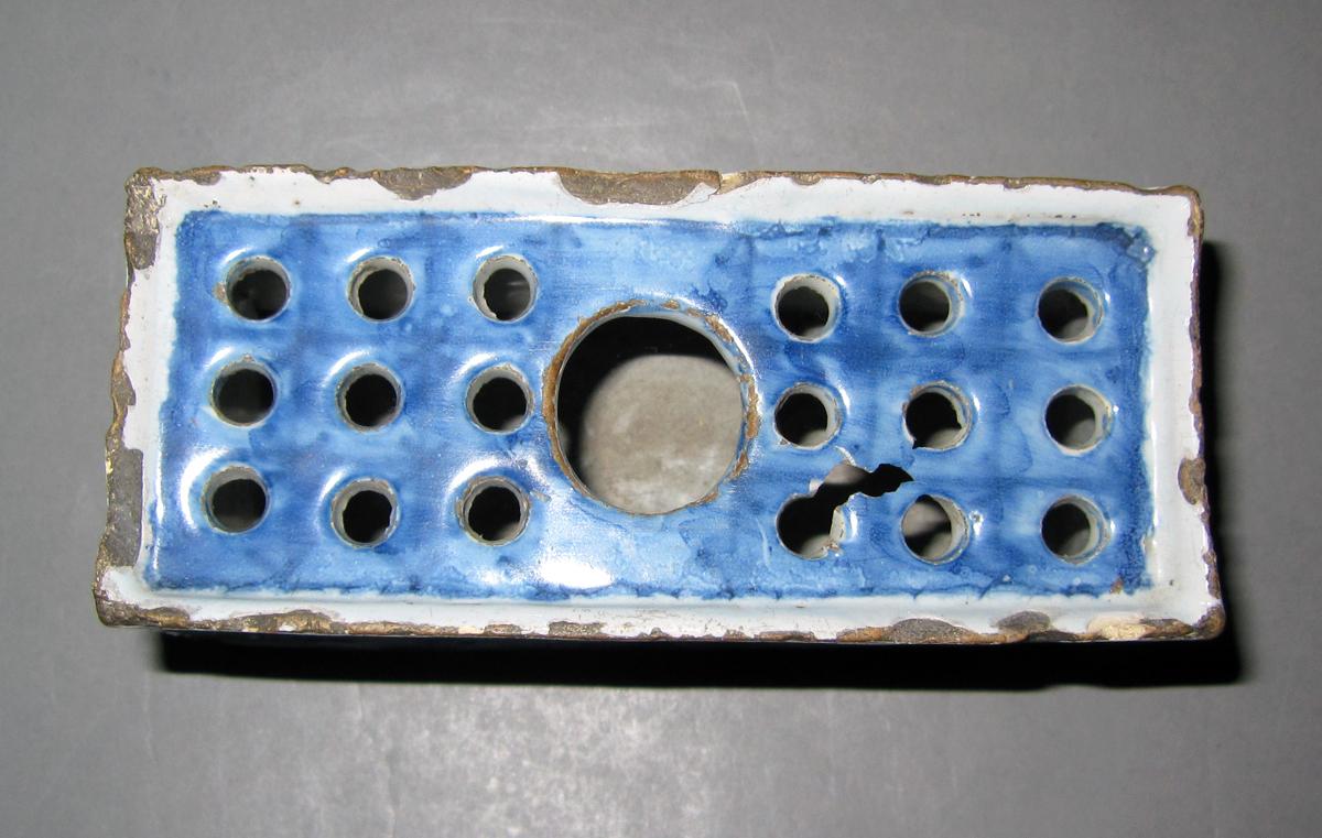 1964.0971.002 Delft flower container top