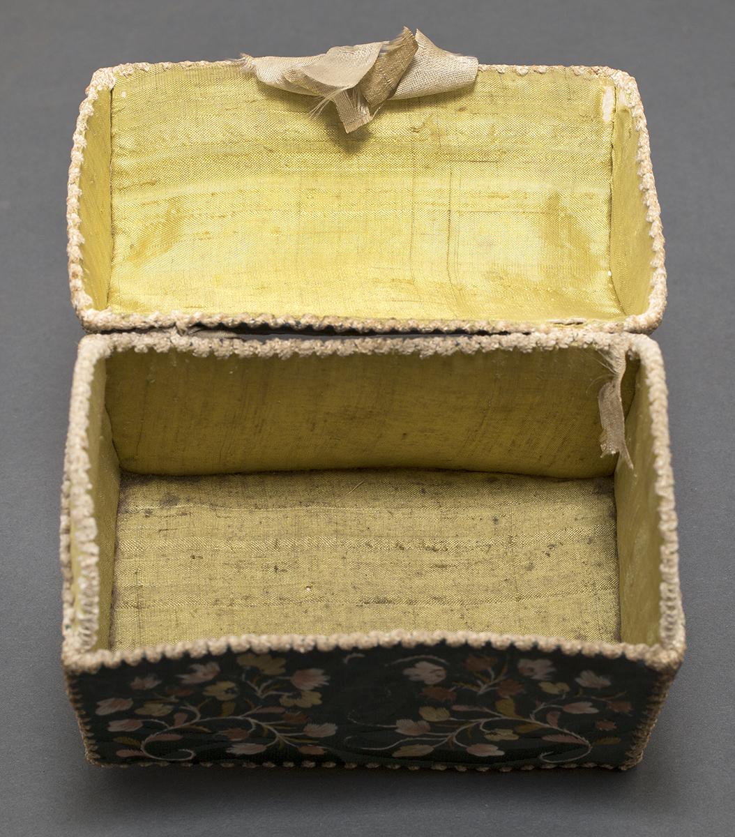 1964.0974 Box, Inside